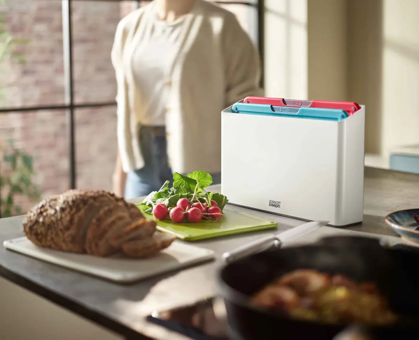 Joseph Joseph 60228 Folio Icon 4-Piece Chopping Board Set With Arc White Case