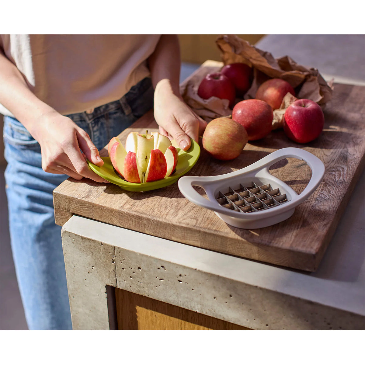 Joseph Joseph 1000065 Nest™ Press 2-in-1 Fruit & Vegetable Cutter, Corer and Chipper - Green