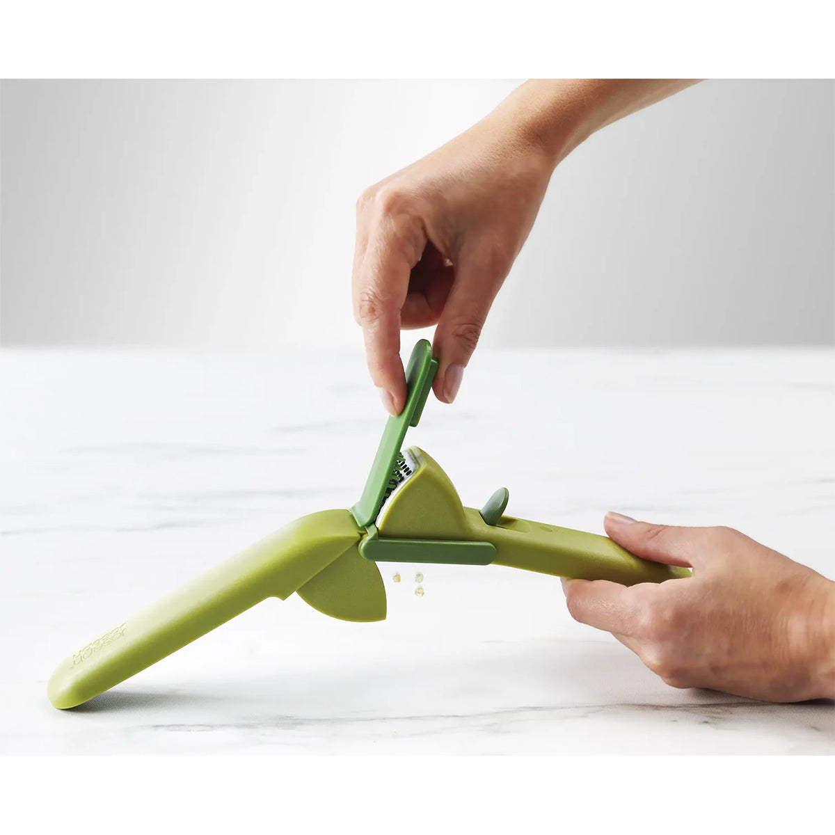 Joseph Joseph 20179 CleanForce™ Garlic Press - Green