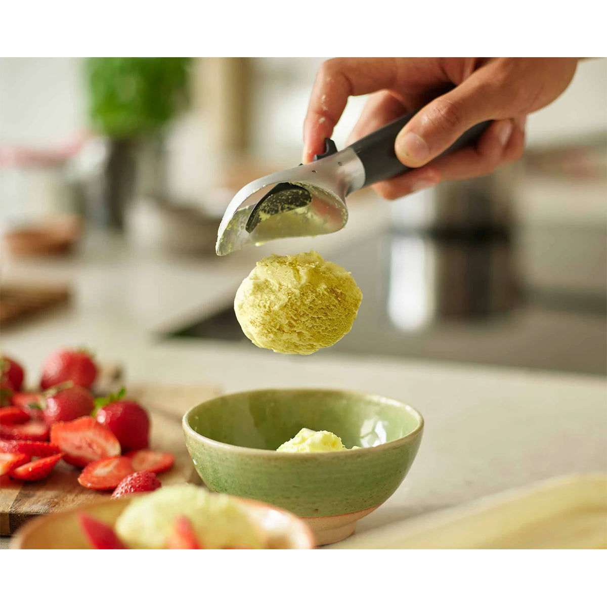 Joseph Joseph 20226 Elevate™ Ice-Cream Scoop - Grey