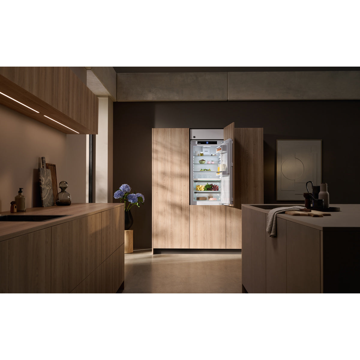 Liebherr ICBa 5123 Plus Integrated Combined Fridge Freezer With BioFresh, 255 Litre - 55.9cm Wide