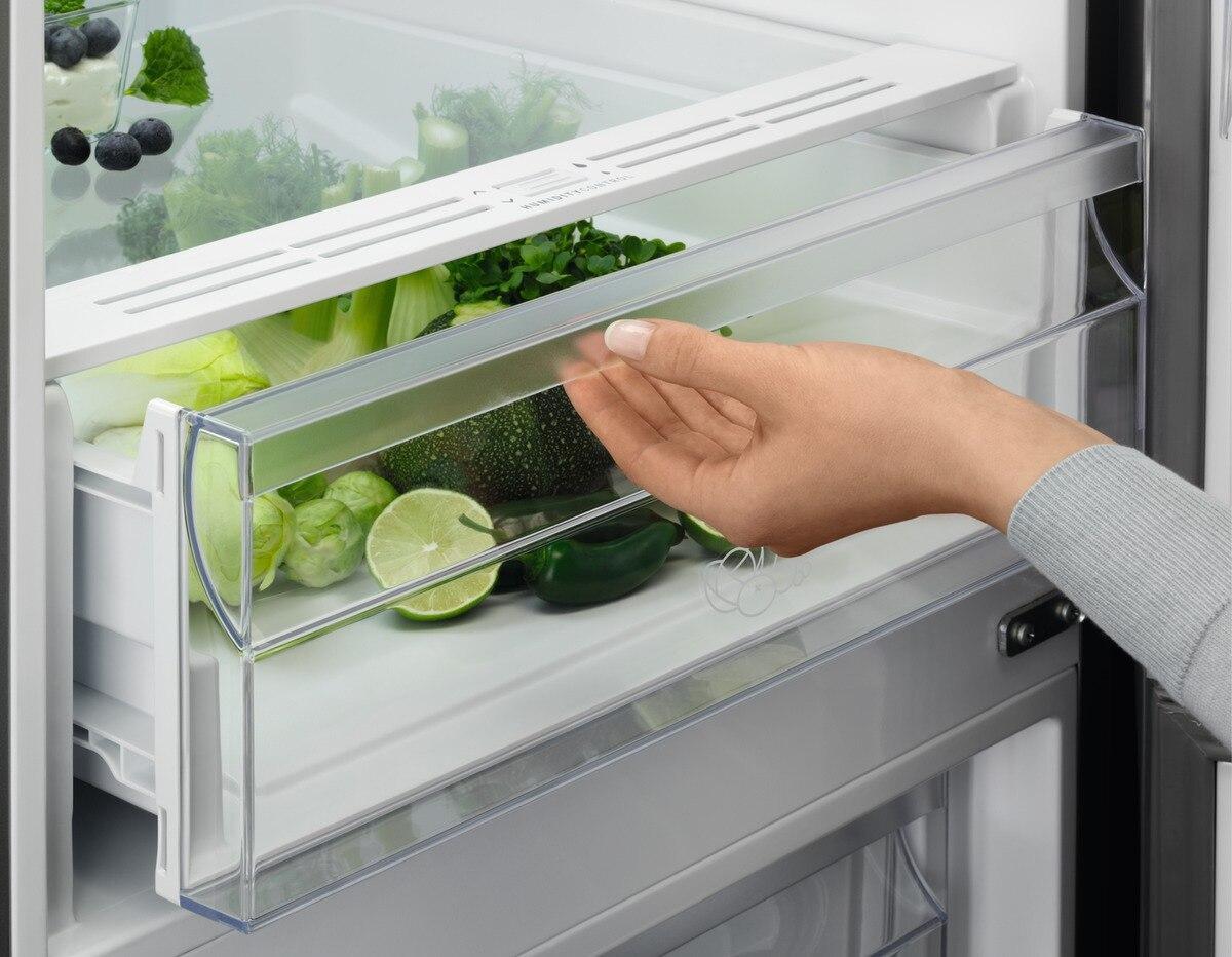 Zanussi ZNME31FW0 Freestanding Fridge Freezer Frost Free - White | Atlantic Electrics