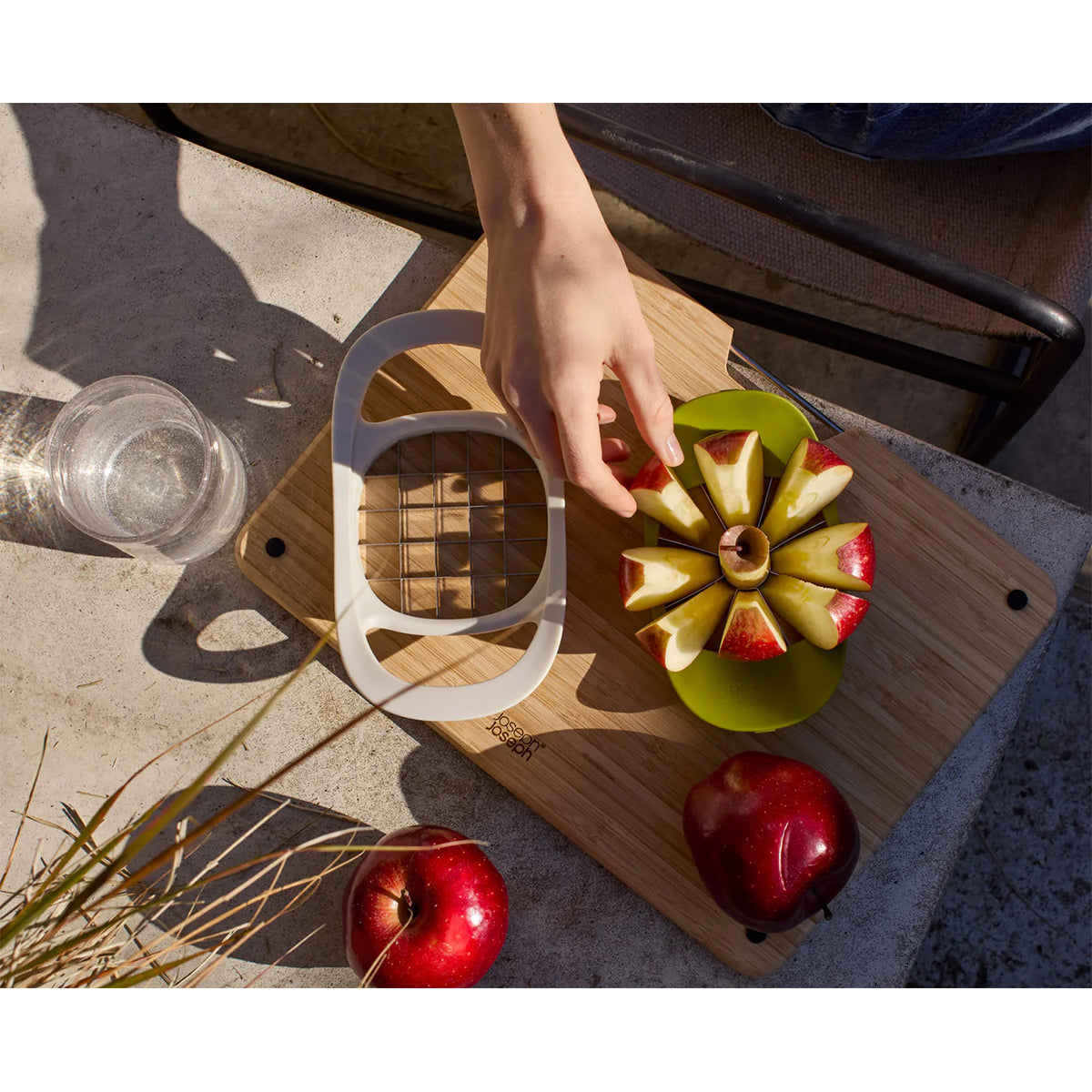 Joseph Joseph 1000065 Nest™ Press 2-in-1 Fruit & Vegetable Cutter, Corer and Chipper - Green