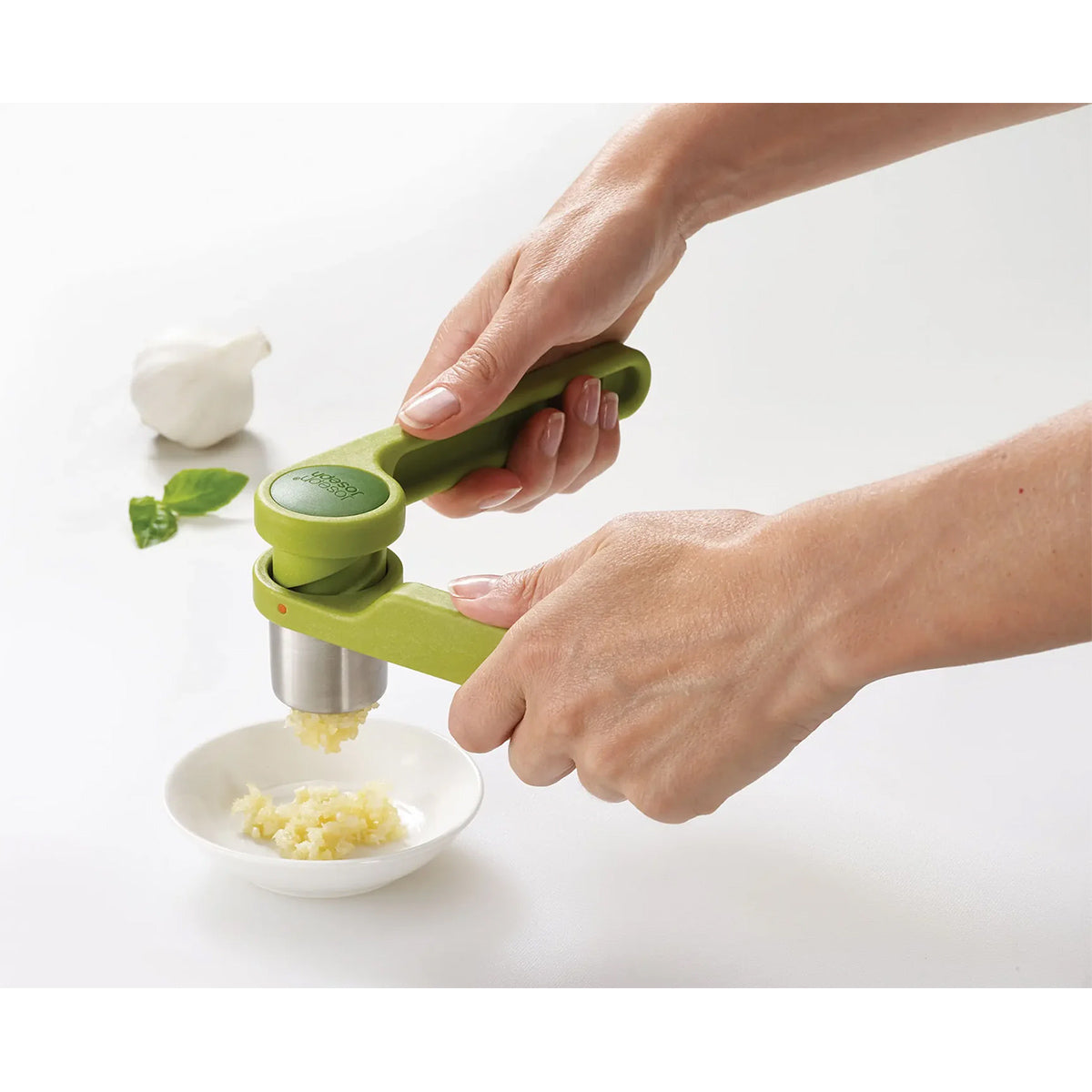 Joseph Joseph 20102 Helix Garlic Press, 2-Piece Design, Stainless-Steel And Nylon Construction - Green