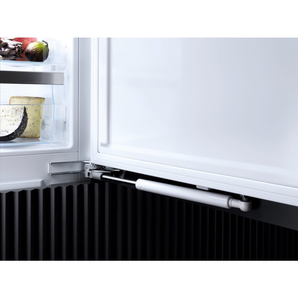 Miele K7763E Built-In Refrigerator with DailyFresh, FlexiLight 2.0 and DynaCool - 55.9cm Wide | Atlantic Electrics - 41484413370591 