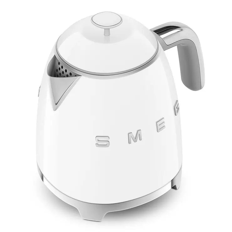 Smeg KLF05WHUK 0.8L Mini Kettle White, Retro 50's Style, Anti-Slip Base, Auto Shut Off, 1400W | Atlantic Electrics